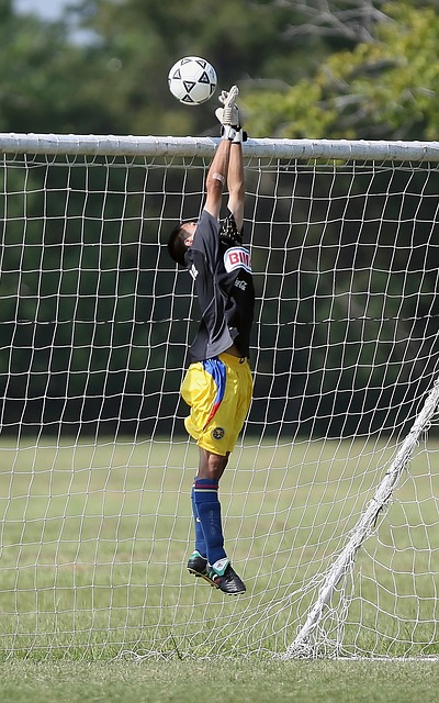 22／23歐冠1／8決賽本菲卡輕取布魯日賽後：55歲前國安主帥施密特首次帶隊創下三項紀錄！.